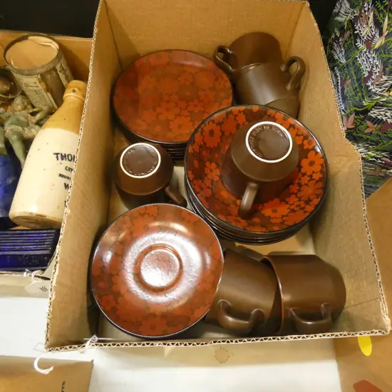 BOX LOT CROWN 'ECHO' DINNER SET