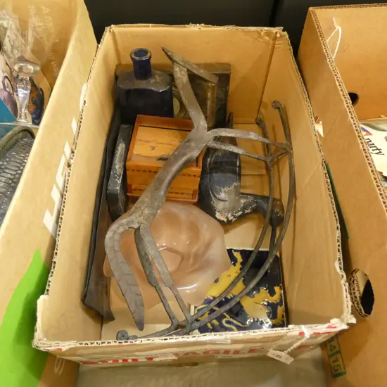 BOX LOT COLLECTABLES INC. WOODEN CIGARETTE DISPENSER