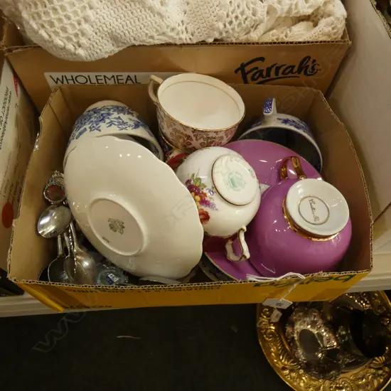 BOX LOT CUPS, SAUCERS & SOUVERNIR TEASPOONS