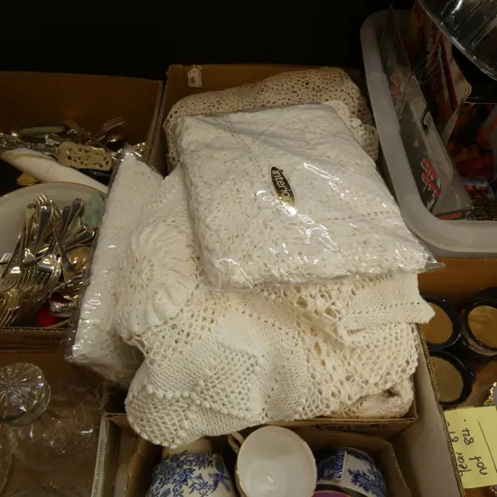 PR WHITE CROCHET PILLOW SHAMS & BEDSPREAD + IVORY CROCHET TABLECLOTH 