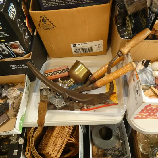 9 ITEMS TOOLS, INCLUDING NZ (SI) AA BADGE