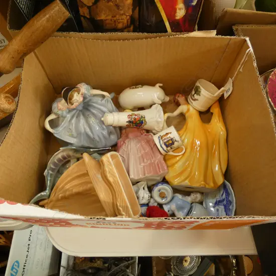 SM BOX LOT FIGURINES & COLLECTABLES INCL SOUVENIR WARE ETC.