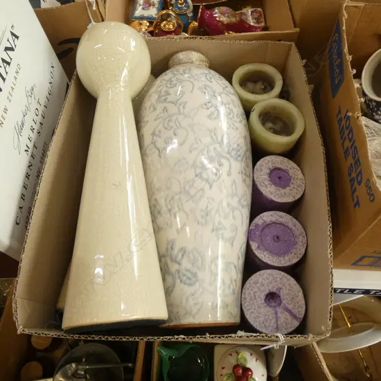 2 CANDLE STANDS & VASE INCLUDING 5 CANDLES