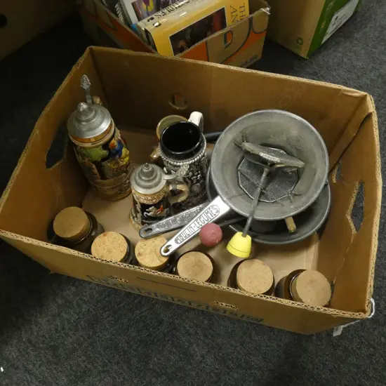 BOX LOT 2 MOULIS, MINCER, 6 TEMUKA SPICE JARS, STEINS ETC