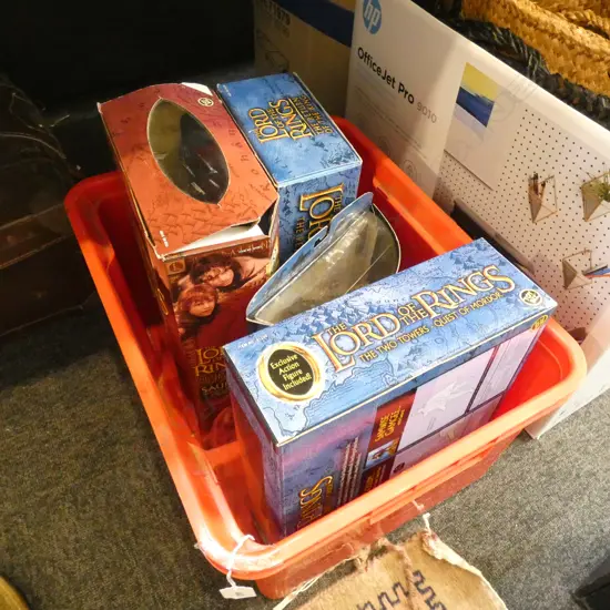 BOX LOT LOTR BOXED TOY FIGURINES