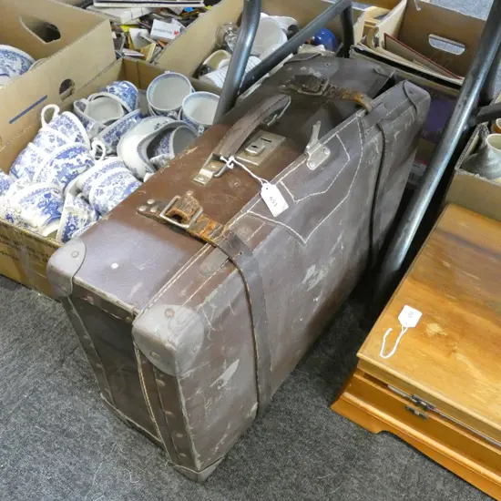 VINTAGE SUITCASE FULL OF RADIO TUBE VALVES
