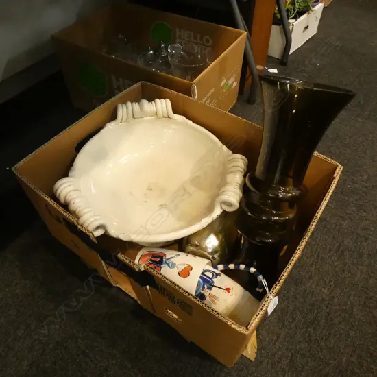 6 ITEMS LGE WHITE  COMPORT COILED FRIEZE + TALL FLARED SMOKEY GLASS VASE 370MM HIGH