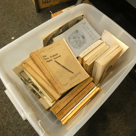 BIG BOX OLD BOOKS INCL MANY 'THE NZ ALPINE JOURNAL'