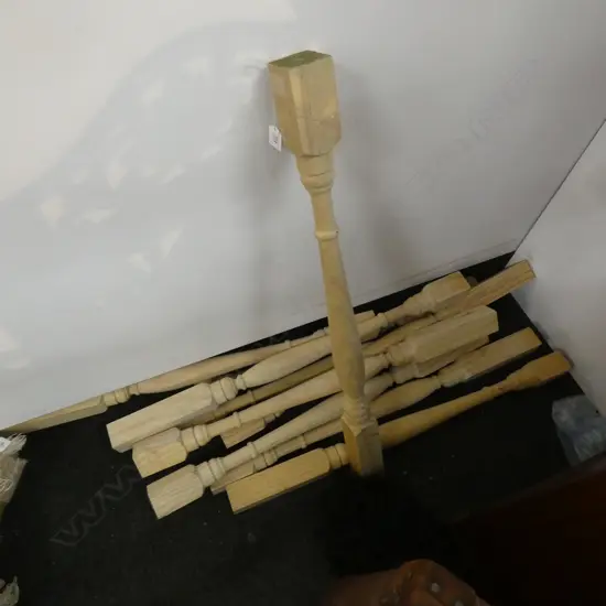 9 TURNED WOODEN POSTS L.950mm