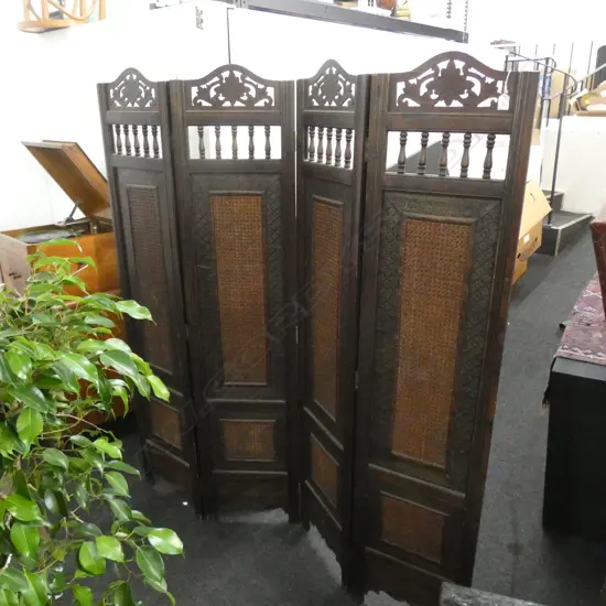 4 PANEL WOODEN SCREEN...