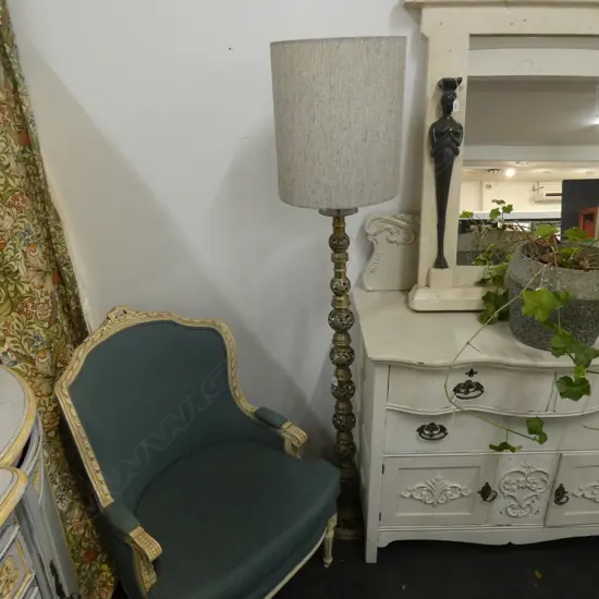 ORIENTAL BRASS FLOOR LAMP WITH SHADE H 1179MM (WORKING)