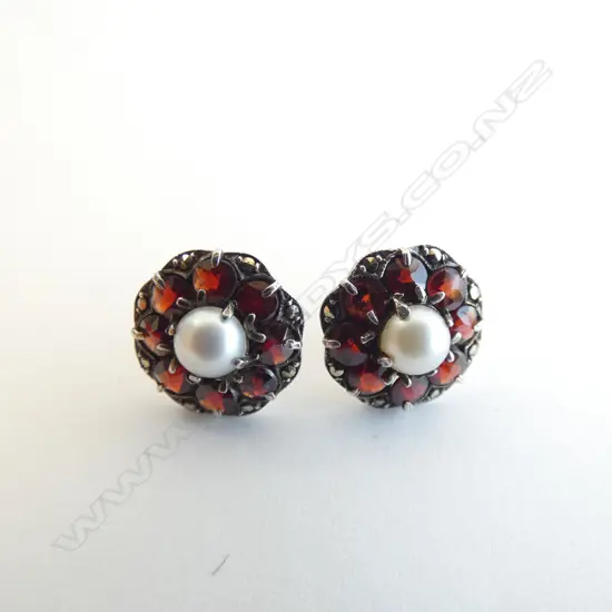 PR STG SILVER GARNET & PEARL EARRINGS 