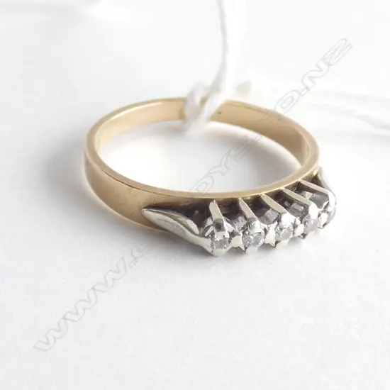 9CT GOLD & FIVE DIAMOND RING
