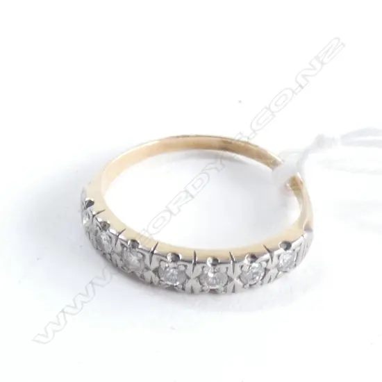 18CT & 7 DIAMOND BAND RING
