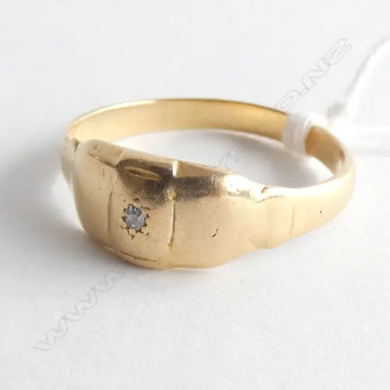UNMARKED GOLD AND DIAMOND SIGNET RING 3.29gm