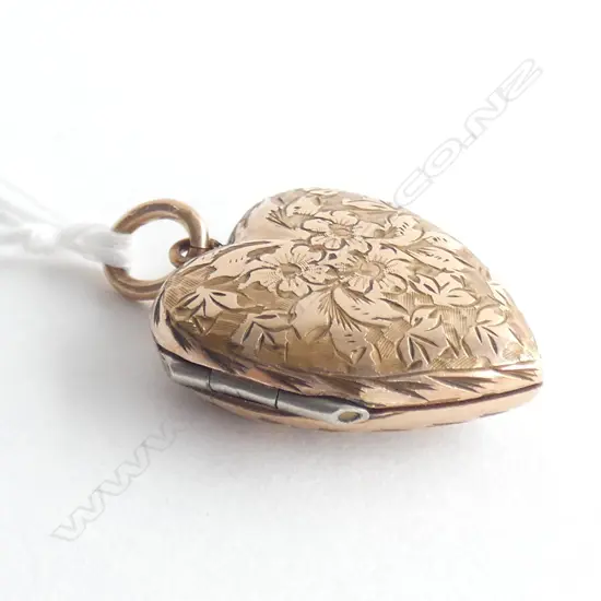 ANTIQUE ENGRAVED LOCKET