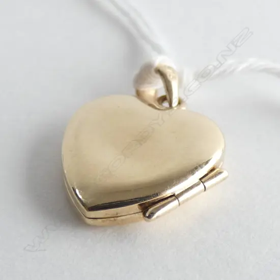 SMALL 9CT GOLD LOCKET a/f