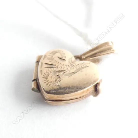 (19765) 9CT GOLD HEART LOCKET  