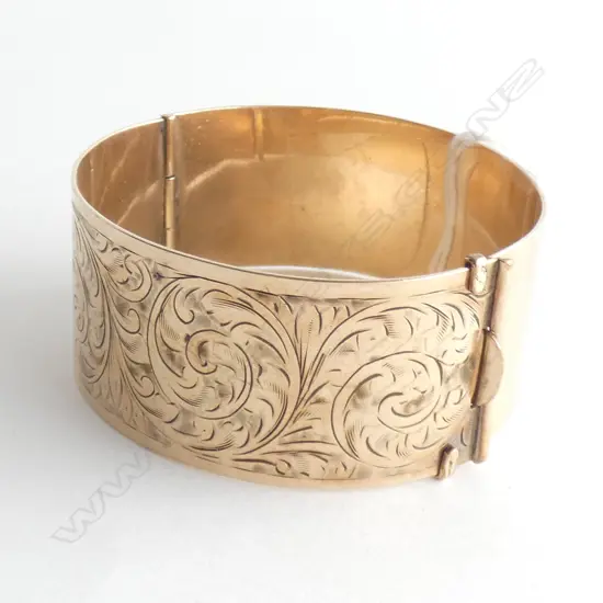 ENGRAVED VICTORIAN 9CT GOLD PLATE BANGLE