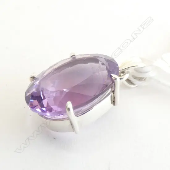 STG SILVER & LG OVAL CUT AMETHYST PENDANT 