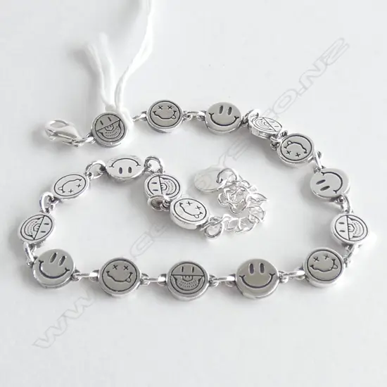 SILVER SMILELY FACE MULTI DISC BRACELET 10GMS