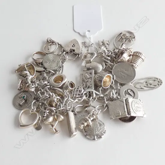 (19764) HEAVY SILVER CHARM BRACELET 