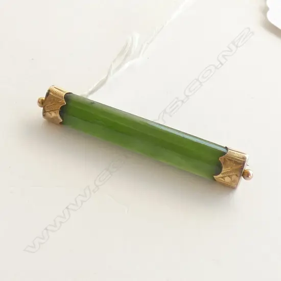 COLONIAL UNMARKED GOLD POUNAMU BAR BROOCH