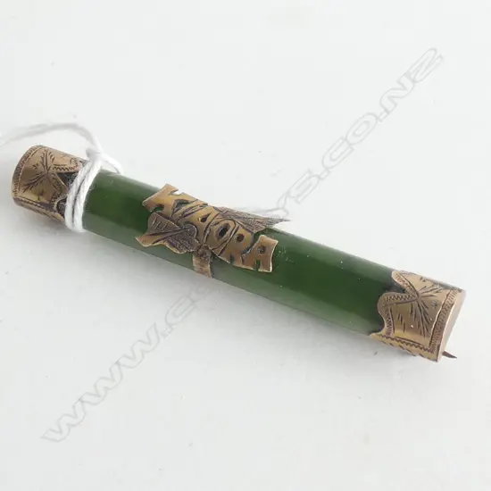(19990) c1900 GREENSTONE & 9CT 'KIAORA' BROOCH