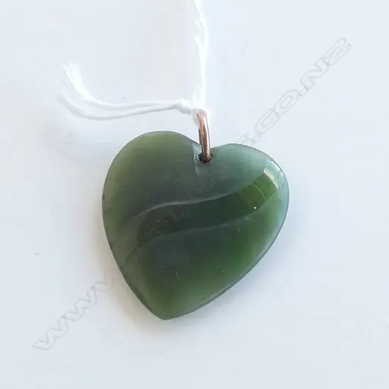 COLONIAL POUNAMU HEART SHAPE PENDANT (GOLD SUSPENSION RING) 