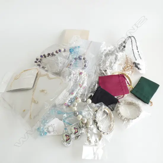 COLLECTION COSTUME JEWELLERY