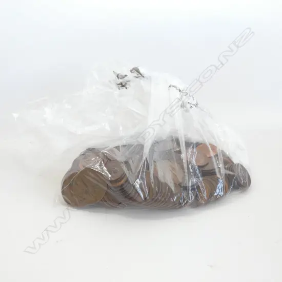 113 NZ COPPER PENNIES / 69 HALF PENNIES / 50 FARTHINGS / 5 2C