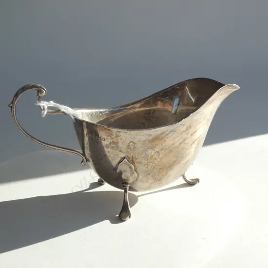 SILVER SAUCE BOAT/JUG Birmingham 1939 85gms