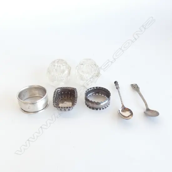 5 SMALL SILVER ITEMS + PR GLASS SALTS