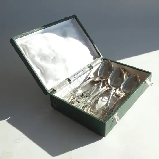 (19798) SET 7 SILVER SPOONS TEASPOONS & TONGS. CASED