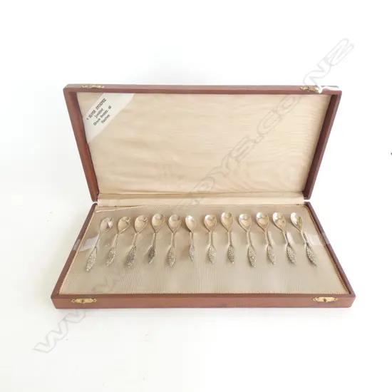 12 DUTCH SILVER TEASPOONS, CASED 