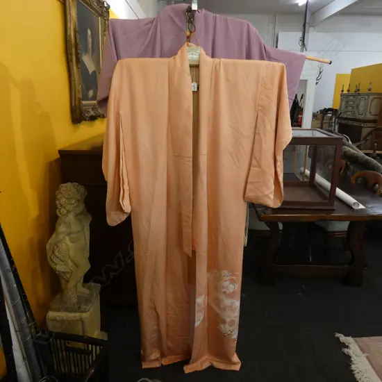 VINTAGE FULL LENGTH JAPANESE SILK KIMONO - PECH WITH GEOMETRIC & FAN PRINT TO LOWER HALF - FULLY LINED