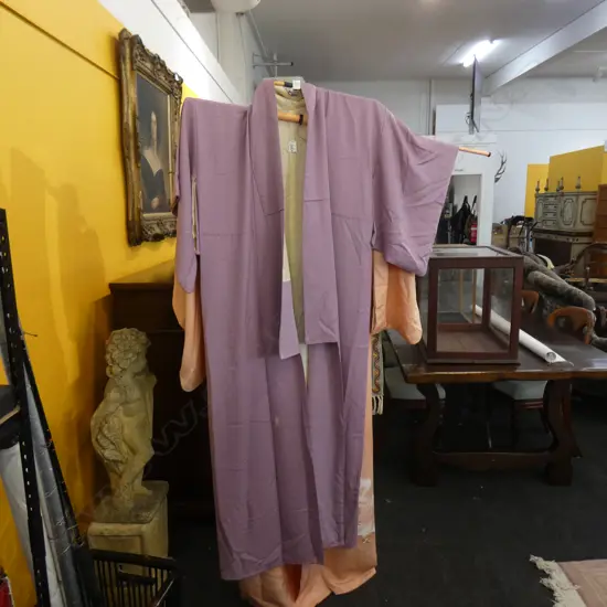 VINTAGE FULL LENGTH JAPANESE SILK KIMONO - MAUVE TEXTURED PRINT - FULLY LINED 