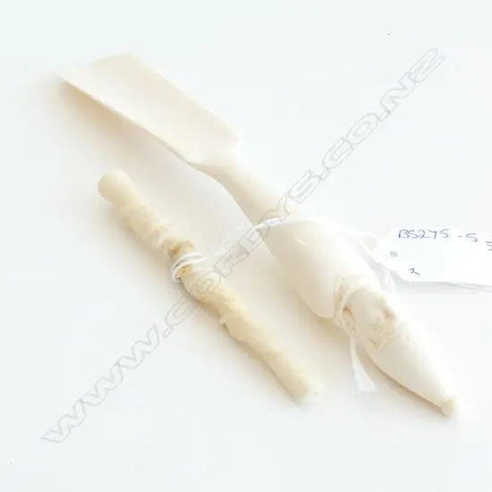 IVORY SHOE HORN AND CIG. HOLDER (AF)