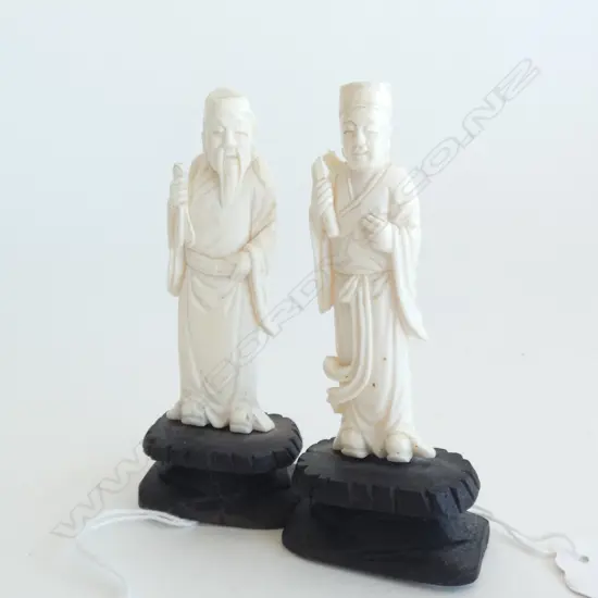 PAIR CHINESE IVORY MEN ON STANDS (AF) H.100mm