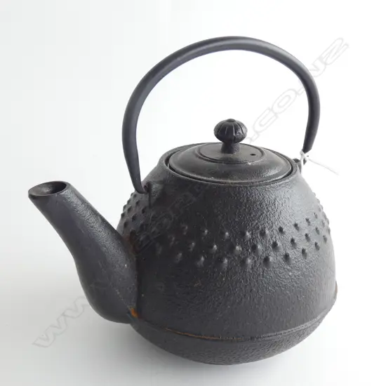 ORIENTAL CAST IRON TEAPOT w SWING HANDLE H. 195MM