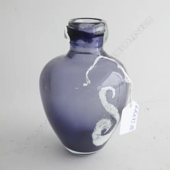 MAUVE ART GLASS VASE W WHITE SWIRL H.145mm