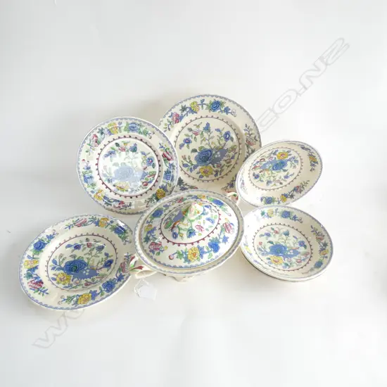 7 PCES MASONS REGENCY; 2 PLATES, 4 BOWLS, TUREEN L.290mm A/F CHIPS