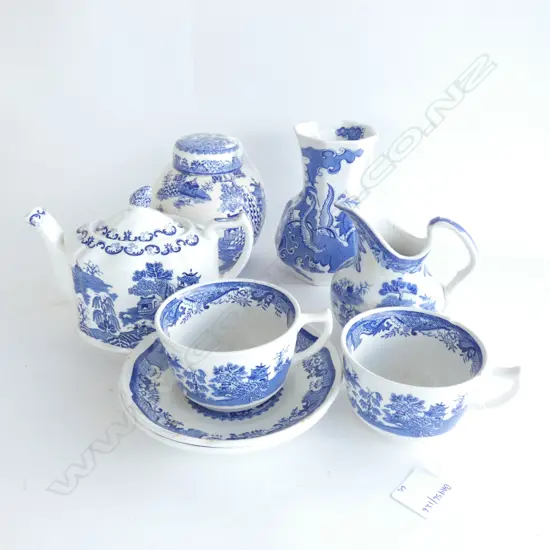 MASON IRONSTONE B/W GINGER JAR TEAPOT VASE JUG & 2 C/S