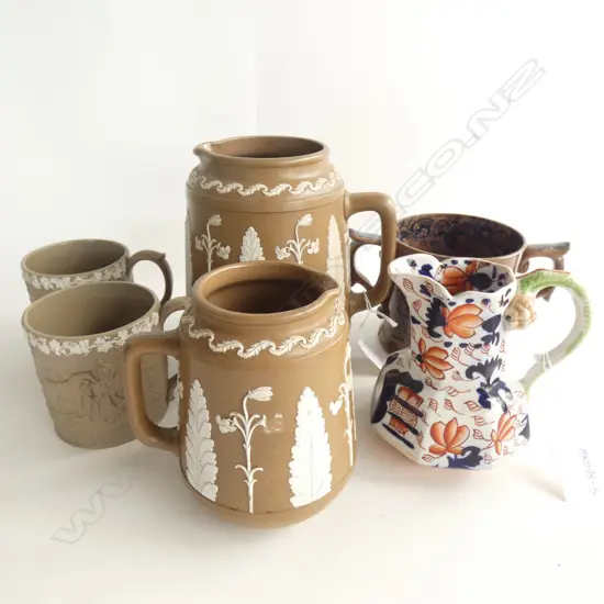 6 PCS OLD CERAMICS; PR WEDGWOOD GREY JASPERWARE MUGS  /PR  DUDSON ? JASPERWARE JUGS / IRONSTONE JUG + ONE OTHER