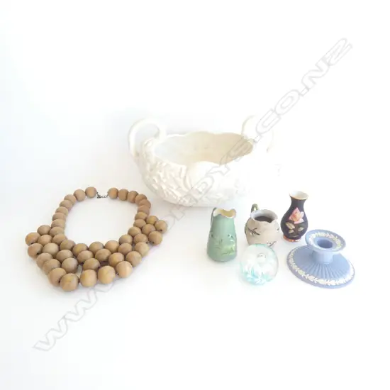 WHITE ENGLISH DOUBLE HANDLED VASE W.310mm AF + CONTENTS