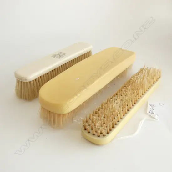 3 IVORY BRUSHES L190 MM