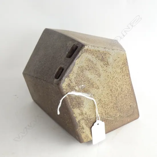 GEOMETRIC CERAMIC SLAB VASE (UNKNOWN MARK) L 210MM