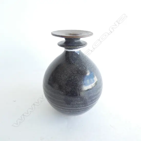 (17714) STUDIO POTTERY VASE RINGED NECK h.120mm.