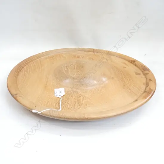 LG CARVED BEN ELM WOODEN PLATTER DIA 410MM