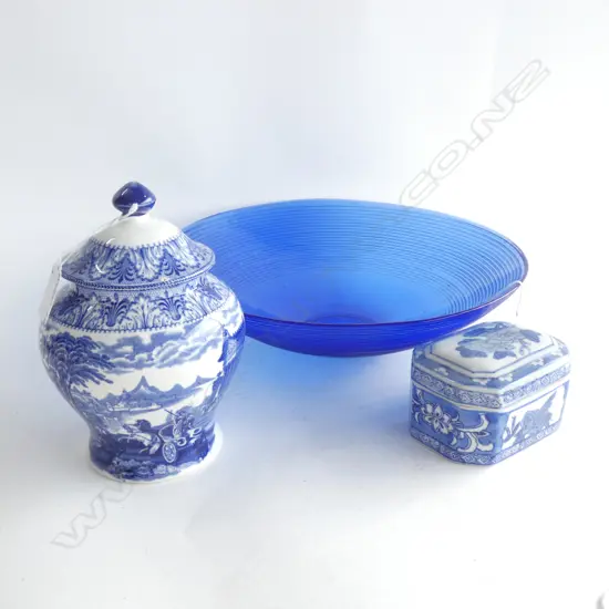 BLUE GLASS BOWL (DIA 290MM) & BLUE & WHITE GINGER JAR & LIDDED DISH 
